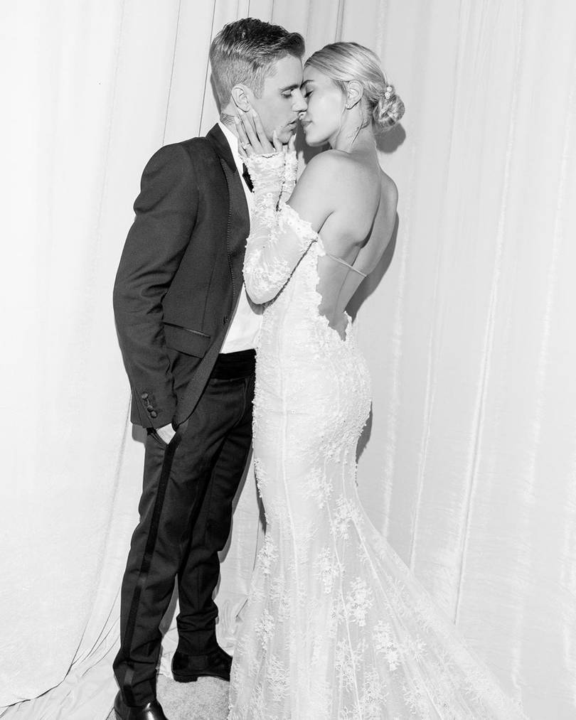 So Sieht Das Hochzeitskleid Von Hailey Bieber Aus Fm1today