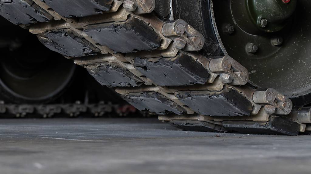 Deutschland und Frankreich wollen gemeinsam Panzer und Militärflugzeuge entwickeln. Beide Rüstungsprojekte erweisen sich aber als schwierig, da Politik und Industrie unterschiedliche Interessen verfolgen. (Symbolbild)