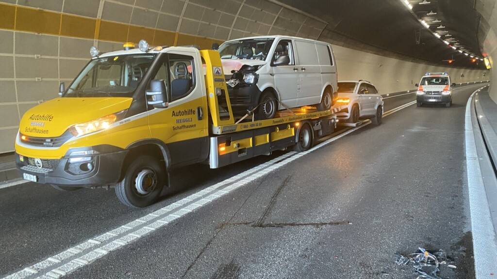Schon wieder Unfall im Fäsenstaubtunnel: Eine Person wurde beim Auffahrunfall verletzt.