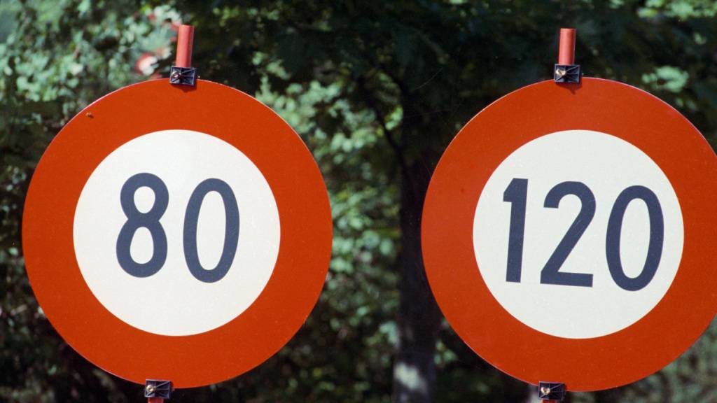 Berechnungen des BFU belegen, dass sich die Zahl der Todesopfer bei einer Tempoerhöhung um 10 km/h verdoppeln könnte. (Archivbild)