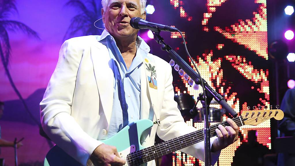 ARCHIV - Der US-Sänger Jimmy Buffett ist laut Angaben auf seinen Social-Media-Kanälen im Alter von 76 gestorben. Foto: Matt Sayles/Invision/AP/dpa