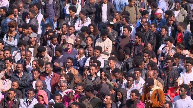 2000 Eritreer demonstrieren auf Bundesplatz