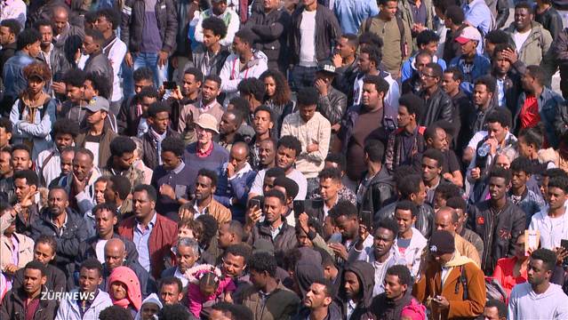 2000 Eritreer demonstrieren auf Bundesplatz