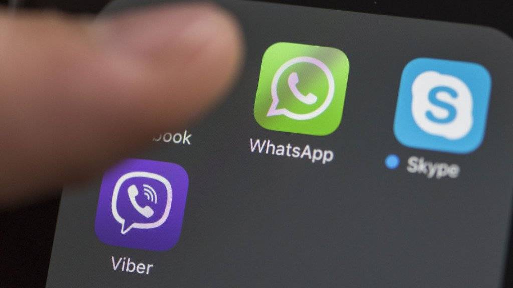 Nach Apple gerät nun offenbar auch der populäre Kurzmitteilungsdienst WhatsApp ins Visier der US-Behörden (Archiv)