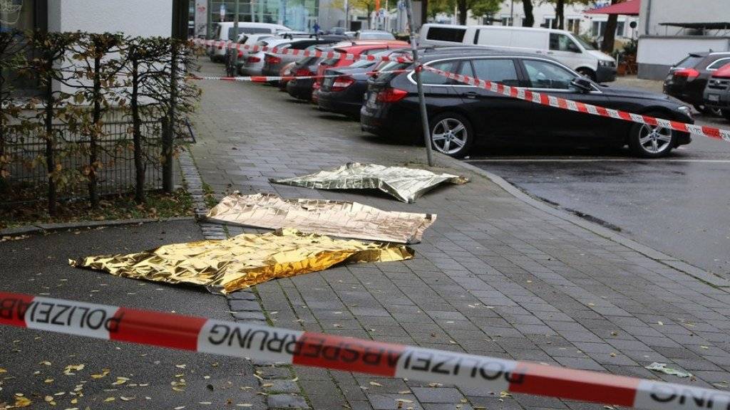 Einer der abgesperrten Tatorte in München. Ein 33-Jähriger hatte am Samstag acht Menschen an mehreren Orten der Stadt mit einem Messer verletzt.