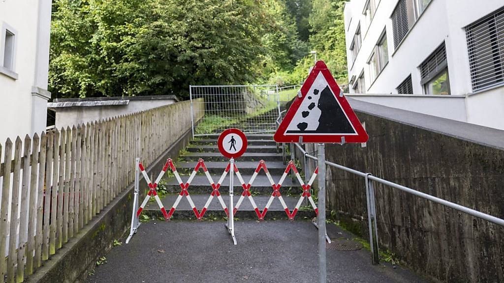 Häuser und Bahnlinie in Luzern durch Felssturz bedroht