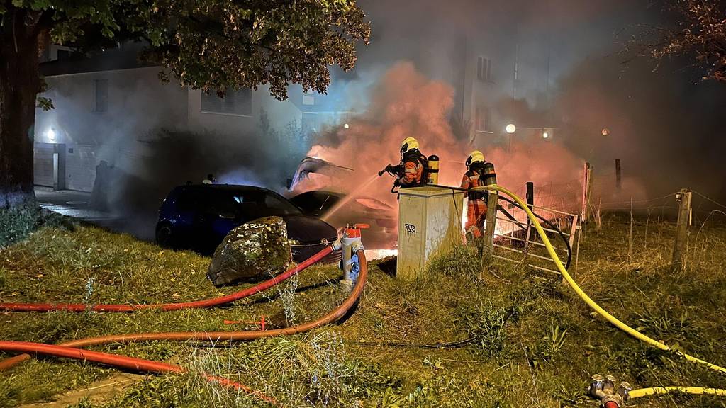 Autobrand fordert hohen Sachschaden – war es Brandstiftung?