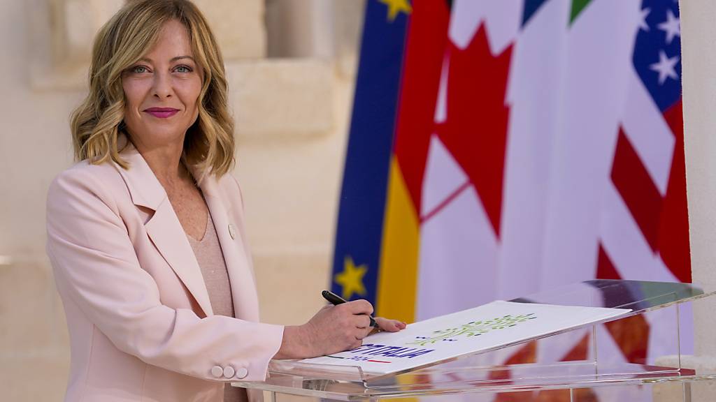 Die italienische Ministerpräsidentin Giorgia Meloni kommt zu einem G7-Gipfel an. Foto: Uncredited/AP/dpa