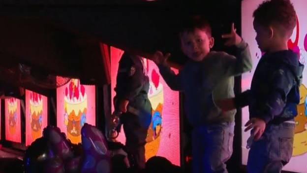 Bis in die frühen Abendstunden: Kinder tanzen im Zürcher Club Flamingo 