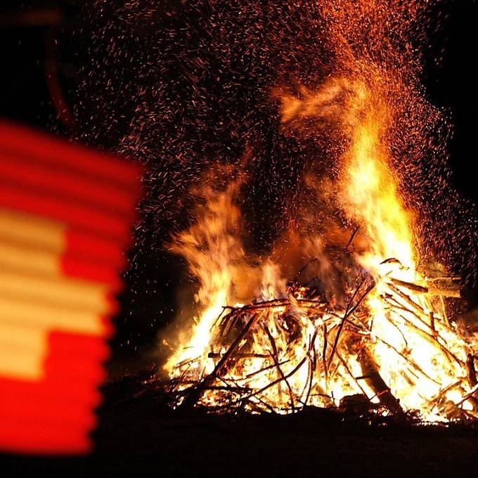 Altholz, Abfall und Co.: Diese Dinge gehören nicht ins 1.-August-Feuer!