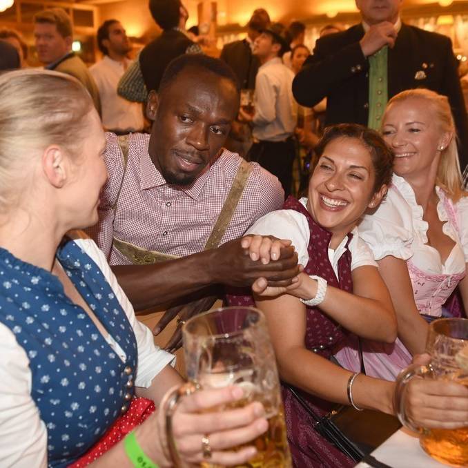 Usain Bolt tanzt ausgiebig am Oktoberfest
