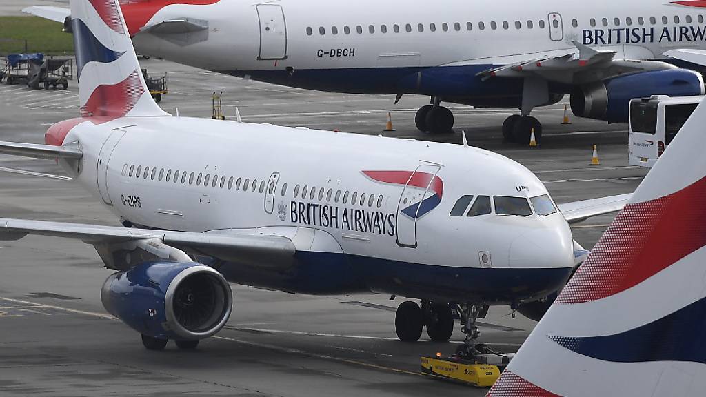 Die Fluggesellschaft British Airways streicht vorläufig alle Kurzstreckenflüge am dem Flughafen London Heathrow. (Archivbild)