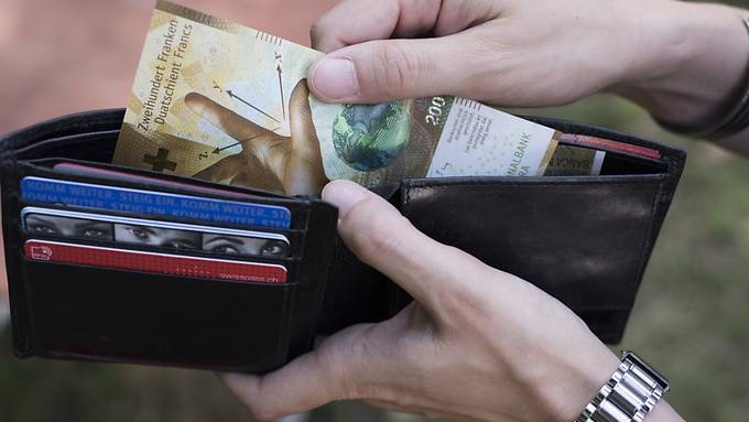 Frau (33) findet Portemonnaie mit 10'000 Franken Bargeld
