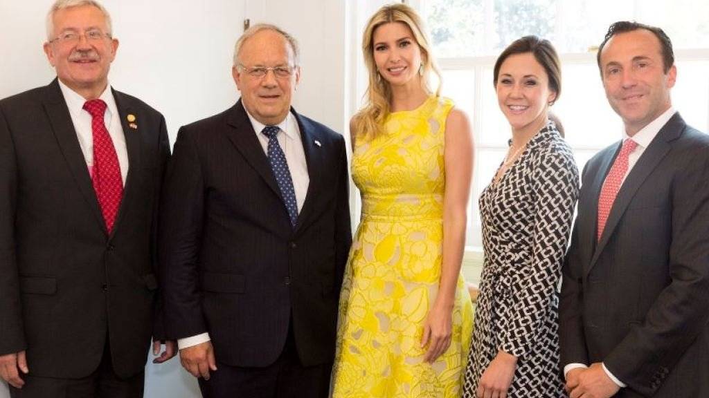 Wirtschaftsminister Johann Schneider-Ammann (zweiter von links) hat sich in Washington unter anderem mit Ivanka Trump, der Tochter von US-Präsident Donald Trump, getroffen.