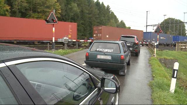 Zu lange Wartezeiten am Bahnübergang