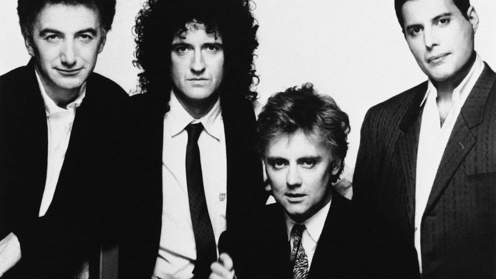 Die Mitglieder der Rockband Queen: John Deacon, Brian May, Roger Taylor und Freddie Mercury.