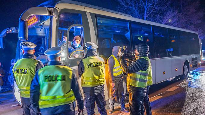Polizei stoppt Bus deutscher Helfer vor Grenze zu Belarus