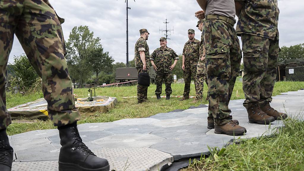 Wegen der weltpolitischen Lage will der Bundesrat, dass der Personalbestand der Armee die vorgeschriebenen Maximalwerte für eine gewisse Zeit überschreiten kann. (Themenbild)