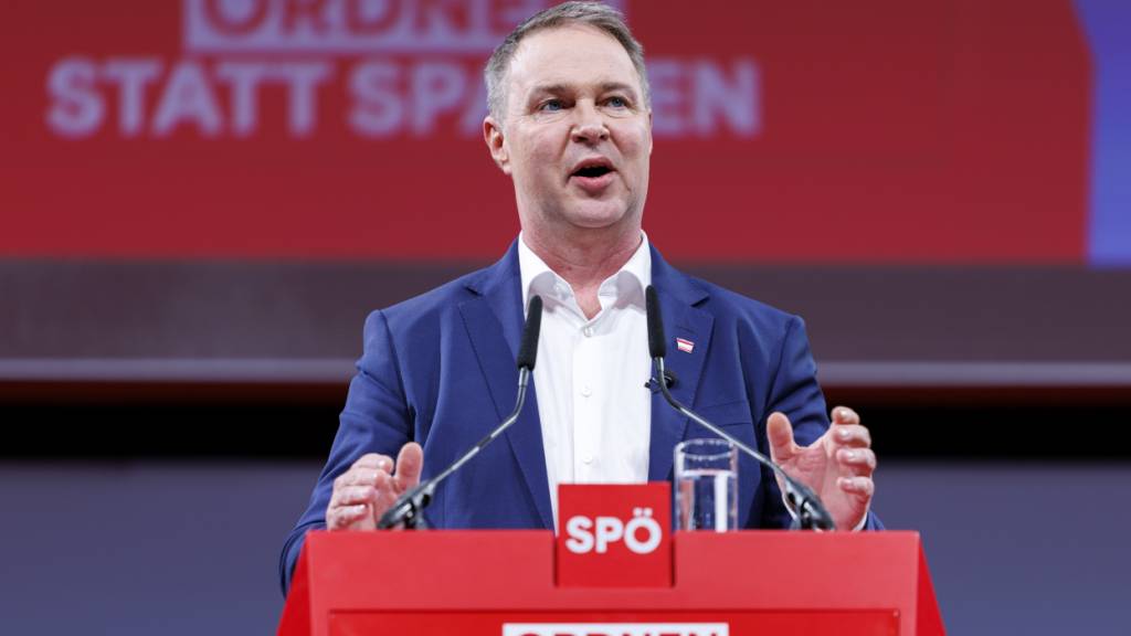 Andreas Babler (SPÖ), österreichischer  Vizekanzler, nimmt am Bundesparteitages der SPÖ teil. Foto: Tobias Steinmaurer/APA/dpa