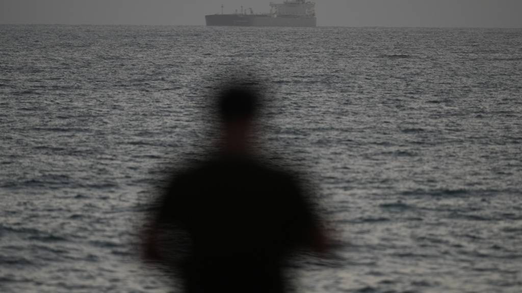 ARCHIV - Der russische Öltanker «Anatoli Kolodkin» nähert sich der Stadt Matanzas auf Kuba. Foto: Ramon Espinosa/AP/dpa