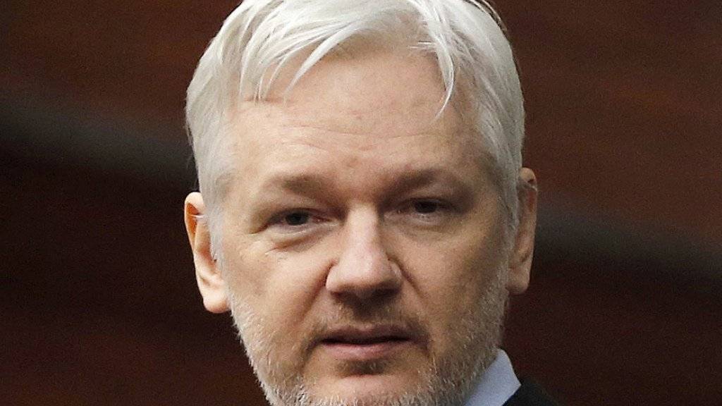 Julian Assange will sich am 14. November einem Verhör zu den Vergewaltigungsvorwürfen einer Schwedin stellen. (Archivbild)