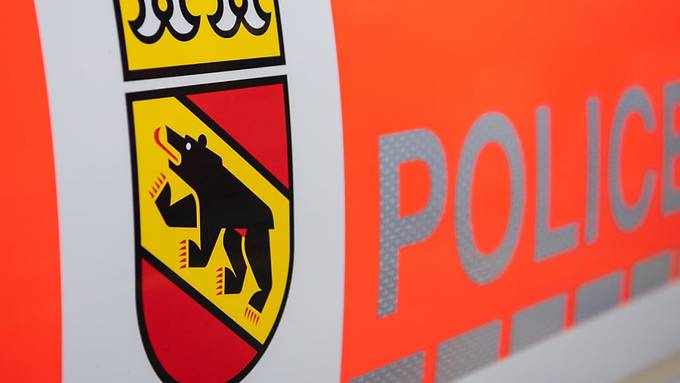 Auto überschlägt sich bei Kreisel in Unterbach – Fahrerin schwer verletzt