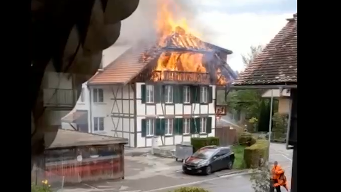 Leservideos zeigen, wie das Feuer in Jegenstorf gewütet hat