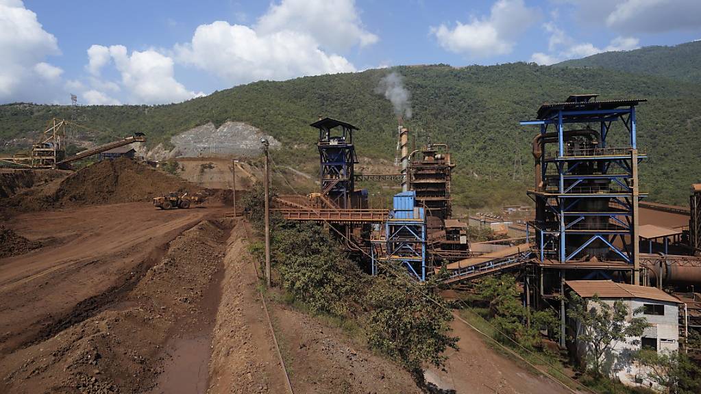 Der letzte Protest gegen das Bergbauunternehmen fand im Oktober letzten Jahres statt, als Dutzende Einheimische tagelang die Zufahrt nach El Estor besetzten und die Lastwagen der Mine an der Durchfahrt hinderten.