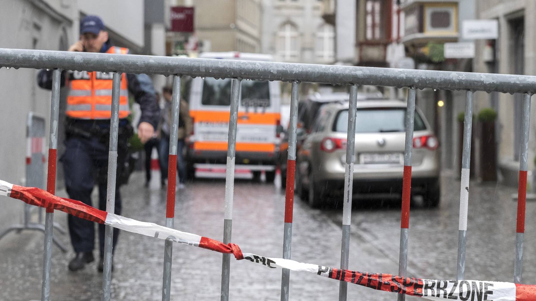 Tötungsdelikt vor dem Hotel Dom in St. Gallen. Ein 42 jähriger Kosovar wurde in den frühen Morgenstunden auf offener Strasse erschossen.