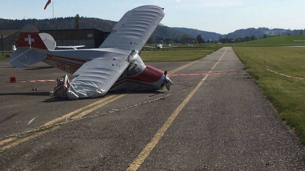Auf dem Flugplatz Langenthal in Bleienbach BE stürzte am Montagnachmittag ein Kleinflugzeug beim Start ab. Der Passagier verletzte sich, der Pilot wurde zur Kontrolle ebenfalls ins Spital gebracht.