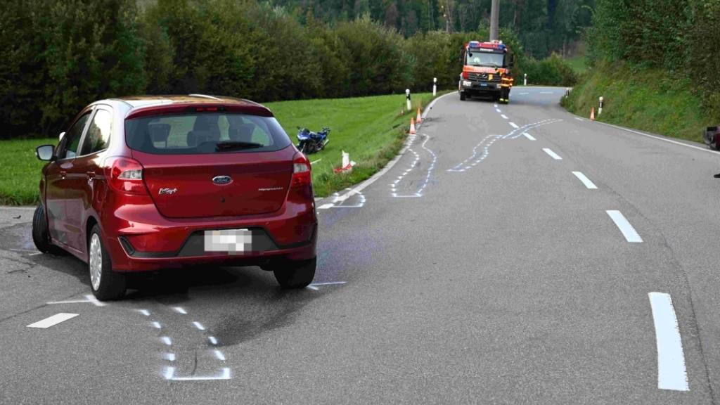 Motorradfahrer nach Überholmanöver verletzt