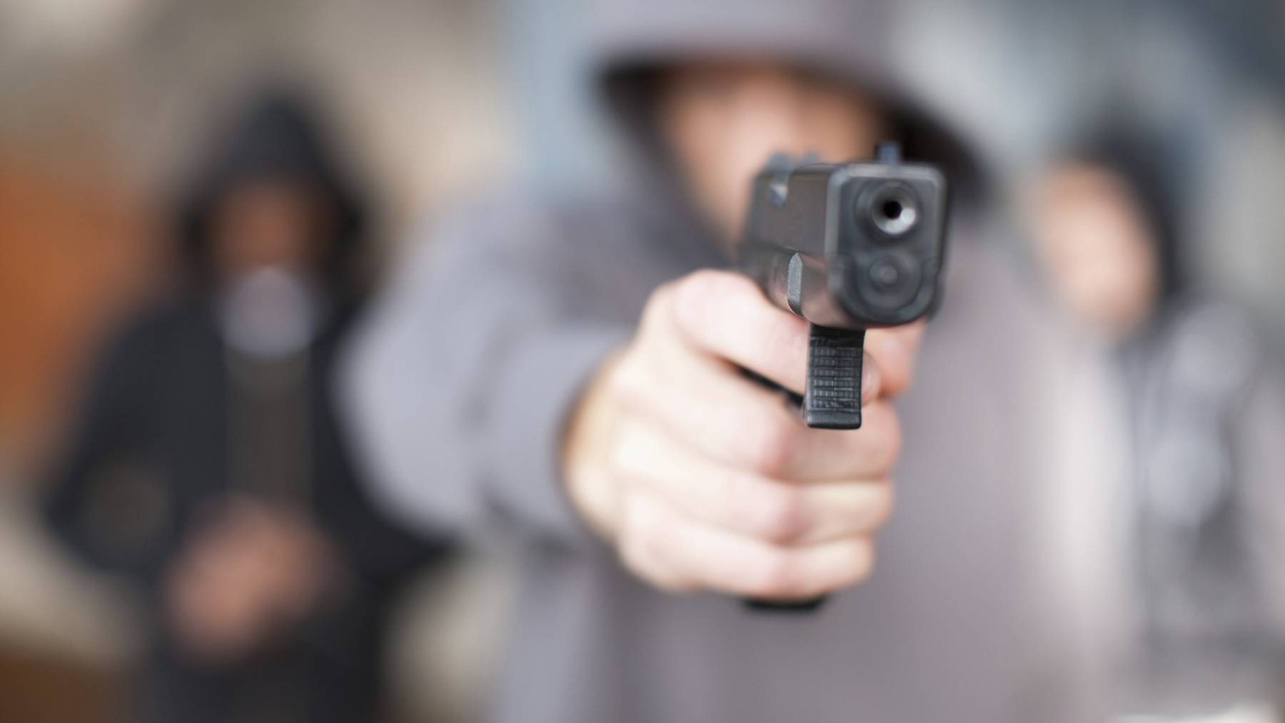 Ein 22-jähriger Serbe hat in Staad eine Servicekraft mit einer Pistole bedroht. (Symbolbild)