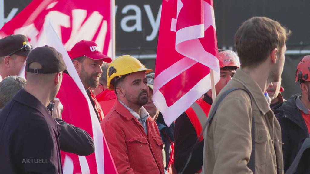Protestaktion: Angestellte demonstrieren gegen die Abbaupläne von Stahl Gerlafingen