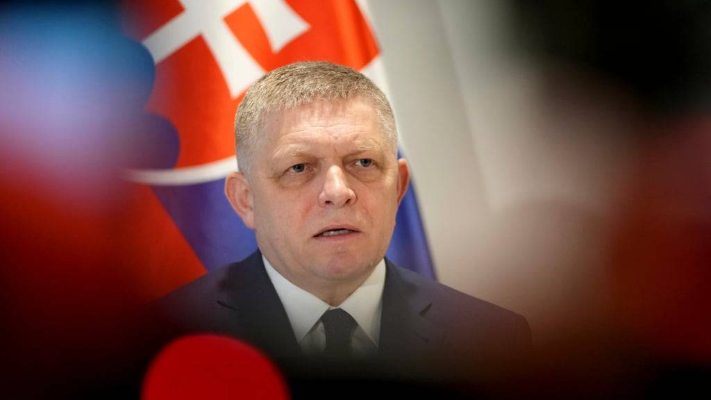 ARCHIV - Der slowakische Ministerpräsident Robert Fico spricht während einer Medienkonferenz in der slowakischen Vertretung. Foto: Virginia Mayo/AP/dpa