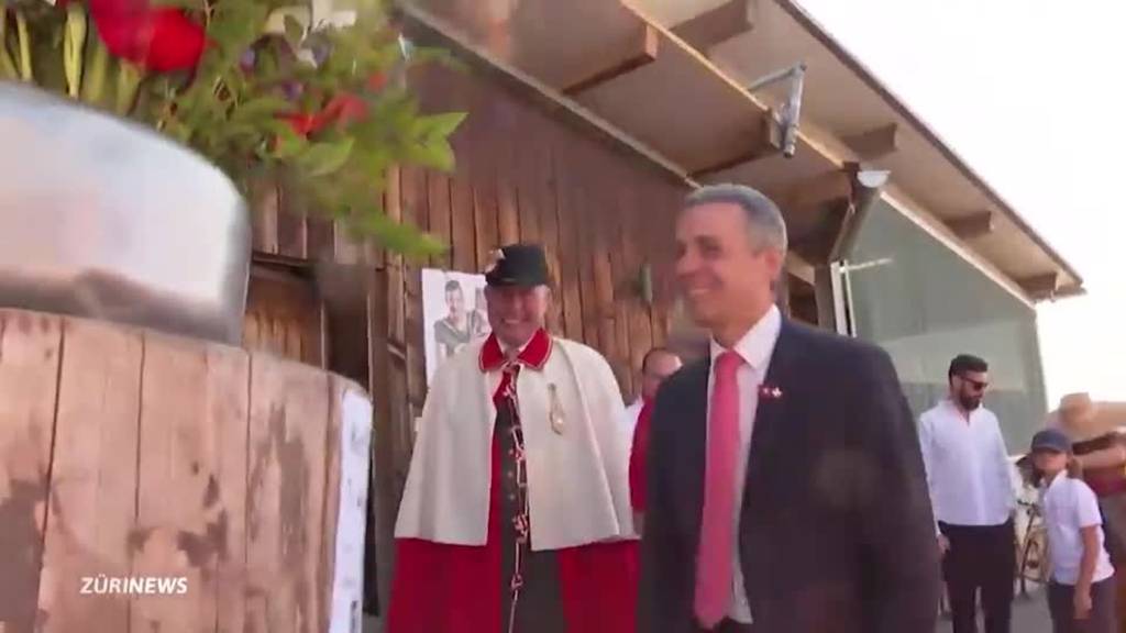 Cassis in Knonau: Bundespräsident als «Taufgötti»