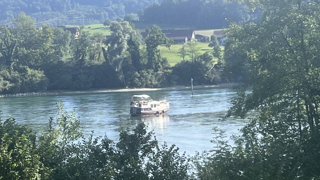 Hemishofen Schiff auf Kiesbank aufgelaufen am 22.08.2024