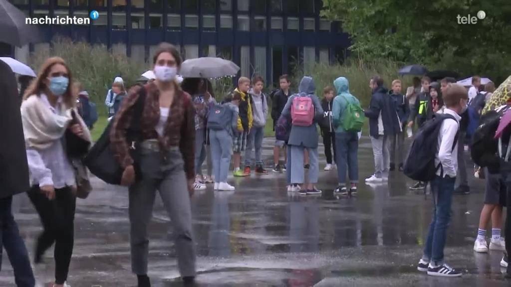 Schulstart an der Kanti Alpenquai mit Maskenpflicht