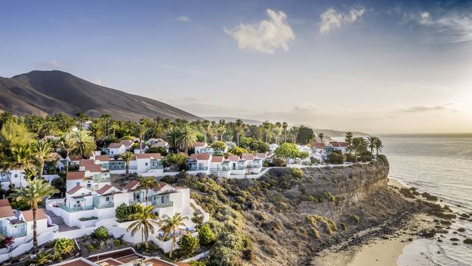 Sommerferien in Sicht: Luxus auf Mykonos oder Action auf Fuerteventura?