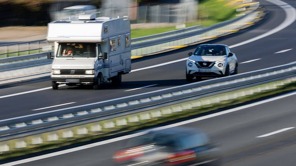 Im Kanton St. Gallen entscheiden die Stimmberechtigten, wie hoch der Steuerabzug für Autopendler sein darf. (Archivbild)