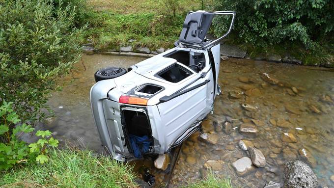 Alkoholisierter 19-Jähriger baut Selbstunfall in Marbach und landet in Bach