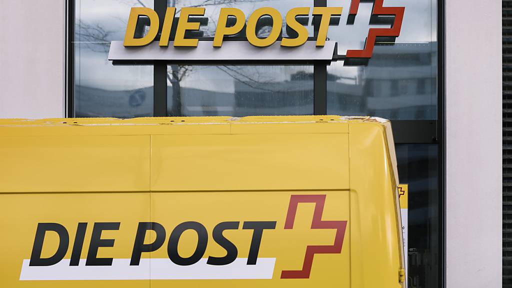 Ein unbekannter Mann hat am Freitagmorgen eine Postfiliale in der Stadt Zürich überfallen. Er erbeutete mehrere hundert Franken und konnte flüchten. (Symbolbild)