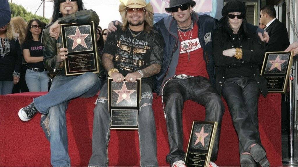 Die wilden Jungs von Mötley Crüe von links: Nikki Sixx, Vince Neil, Tommy Lee und Mick Mars (Archiv).