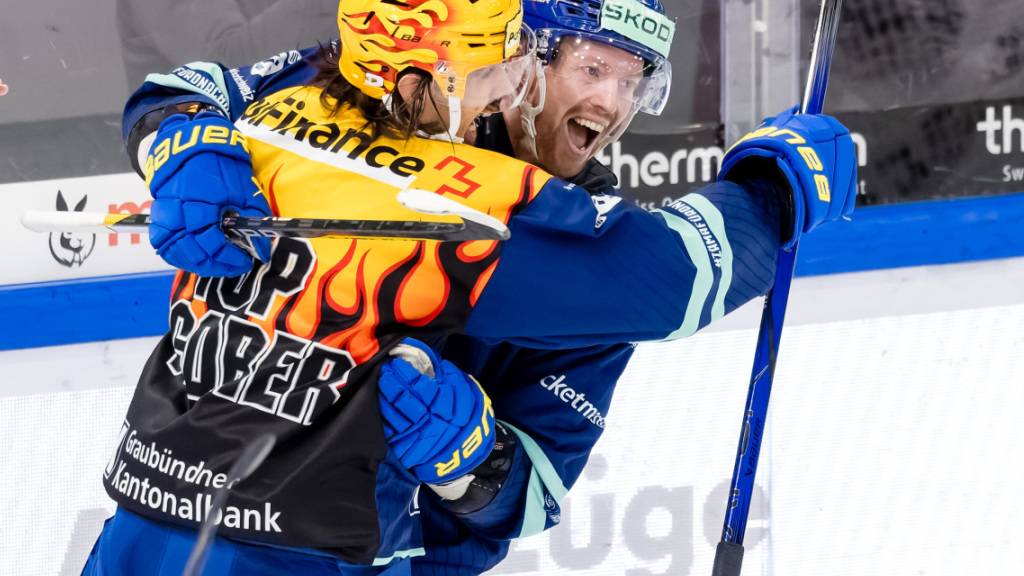 Joakim Nordström jubelt mit Matej Stransky über den Siegtreffer