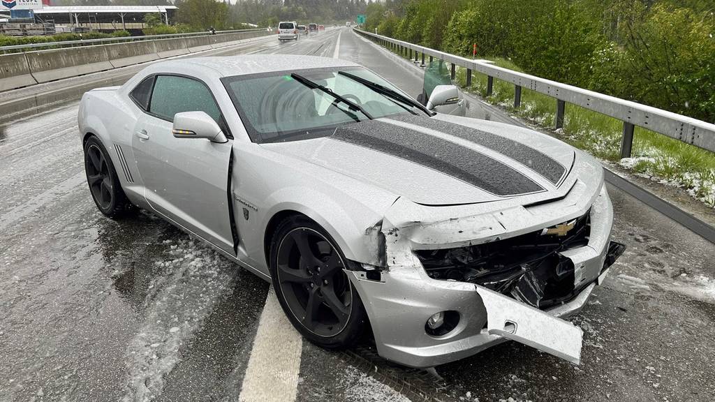 Sechs Verletzte auf A2 und geschrotteter Sportwagen: Unfälle halten Polizei auf Trab