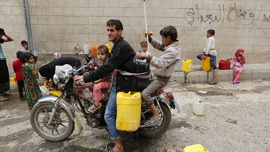 Zugang zu Trinkwasser ist in Konfliktgebieten - so wie hier im Jemen - oft eine Herausforderung für die Bewohner (Archiv).
