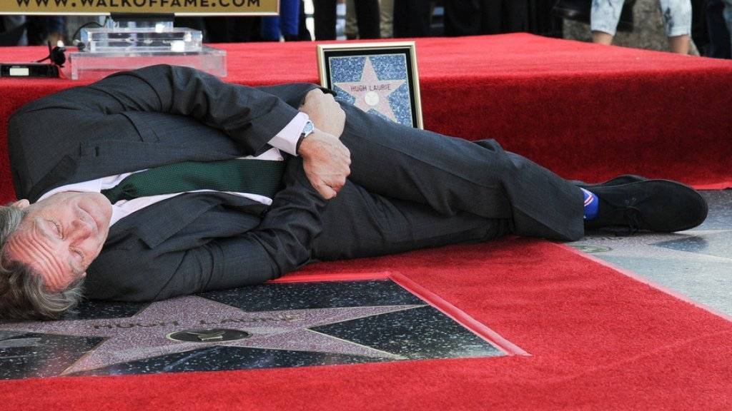 Bei der Enthüllung seines Sterns auf dem «Walk of Fame» zeigte sich der britische Schauspieler Hugh Laurie von seiner lustigen Seite.