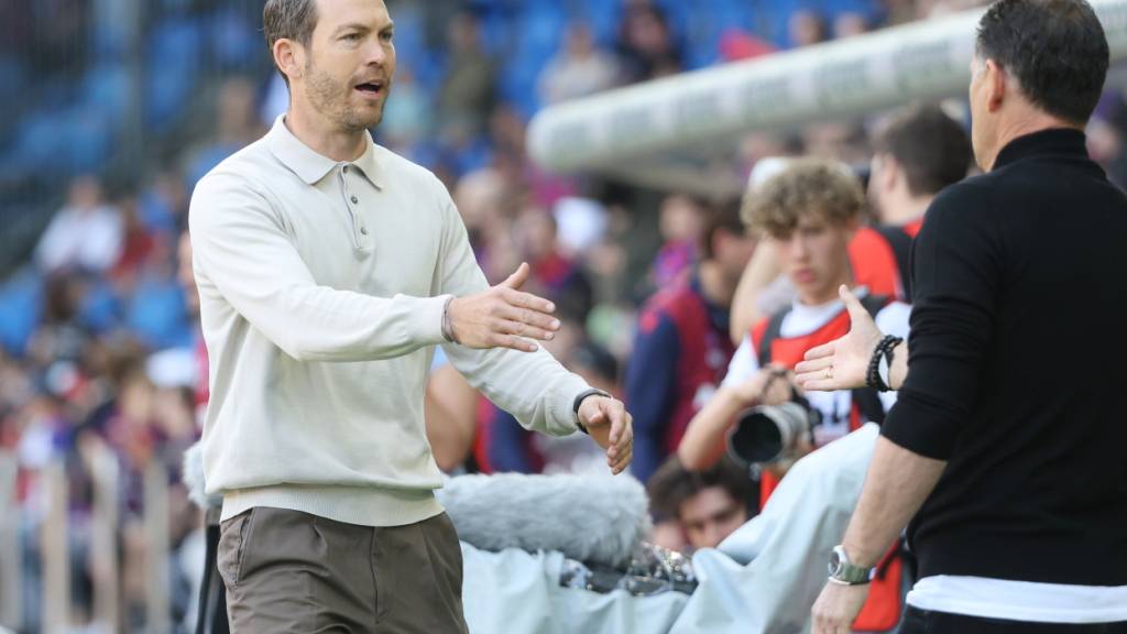 In den beiden Duellen mit Didier Tholots FC Sion hat Stephan Lichtsteiner mit dem FC Basel noch keinen Punkt gewonnen