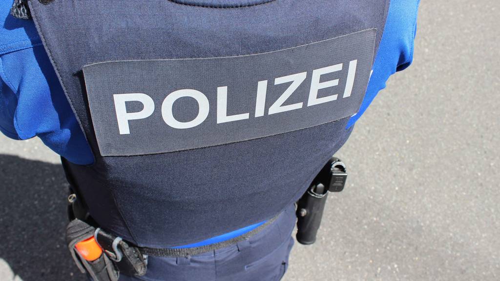 Cham: Mann mit Messer bedroht und ausgeraubt