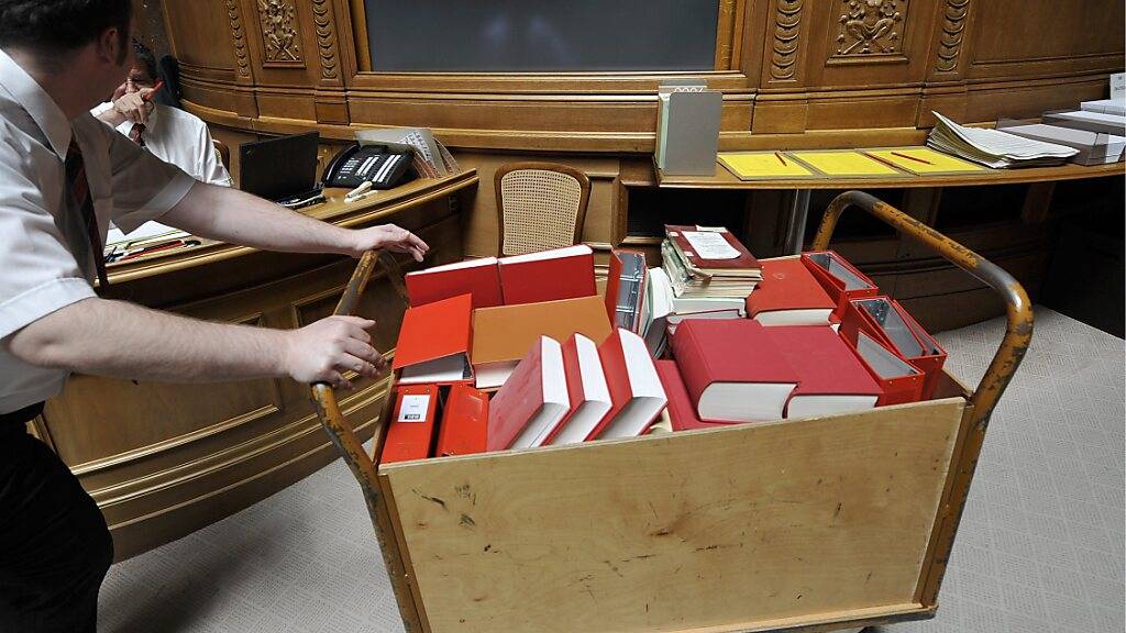 Die Kantone stemmen sich angesichts über 100'000 pendenter Strafverfahren gegen die Gesetzesflut aus Bern. Die Konferenz der Kantonalen Justiz- und Polizeidirektorinnen und –direktoren (KKJPD) forderte nun, dass der Bund die Folgekosten neuer Gesetze übernimmt. (Symbolbild)