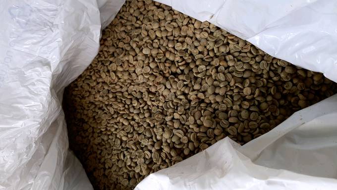 Mehr als Espresso to go: Niederländer mit über 70 Kilo Kaffee erwischt